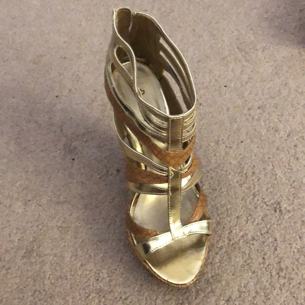 Wedge shoes